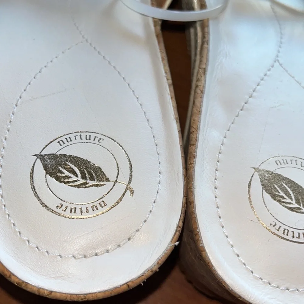 Nurture women’s white leather strap cork wedge Truth Sandals Size 9.5